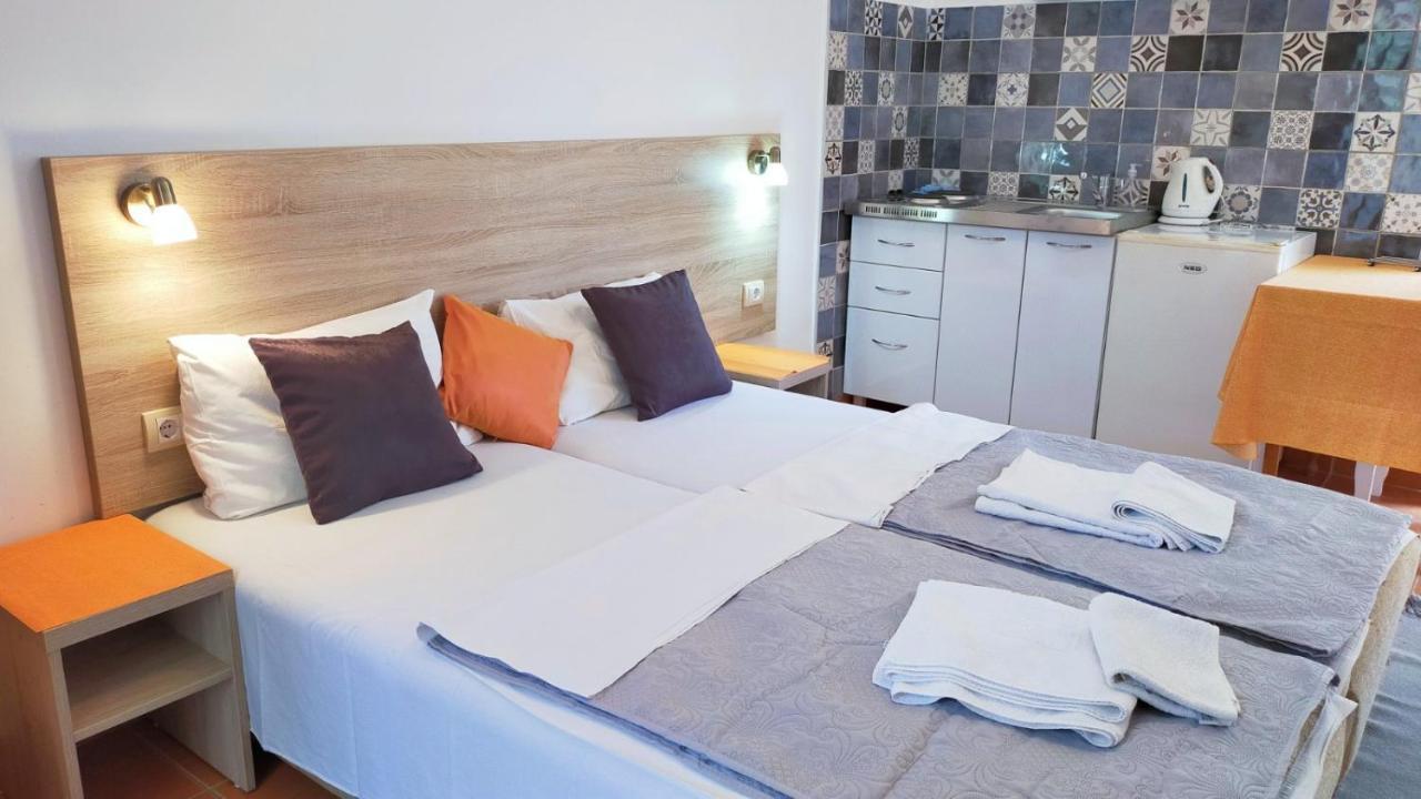 Guesthouse Tri Palme Becici  Exterior photo