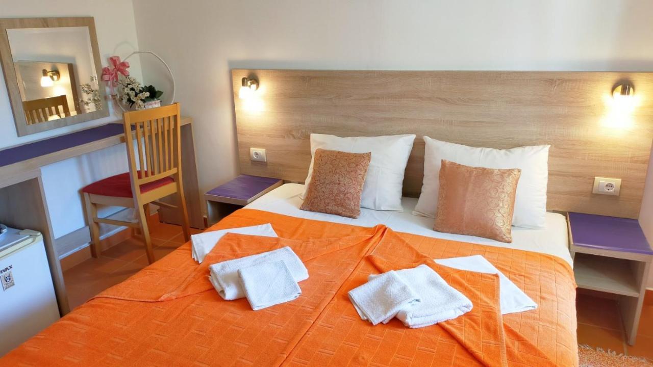 Guesthouse Tri Palme Becici  Exterior photo