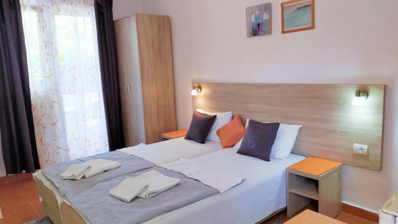 Guesthouse Tri Palme Becici  Exterior photo