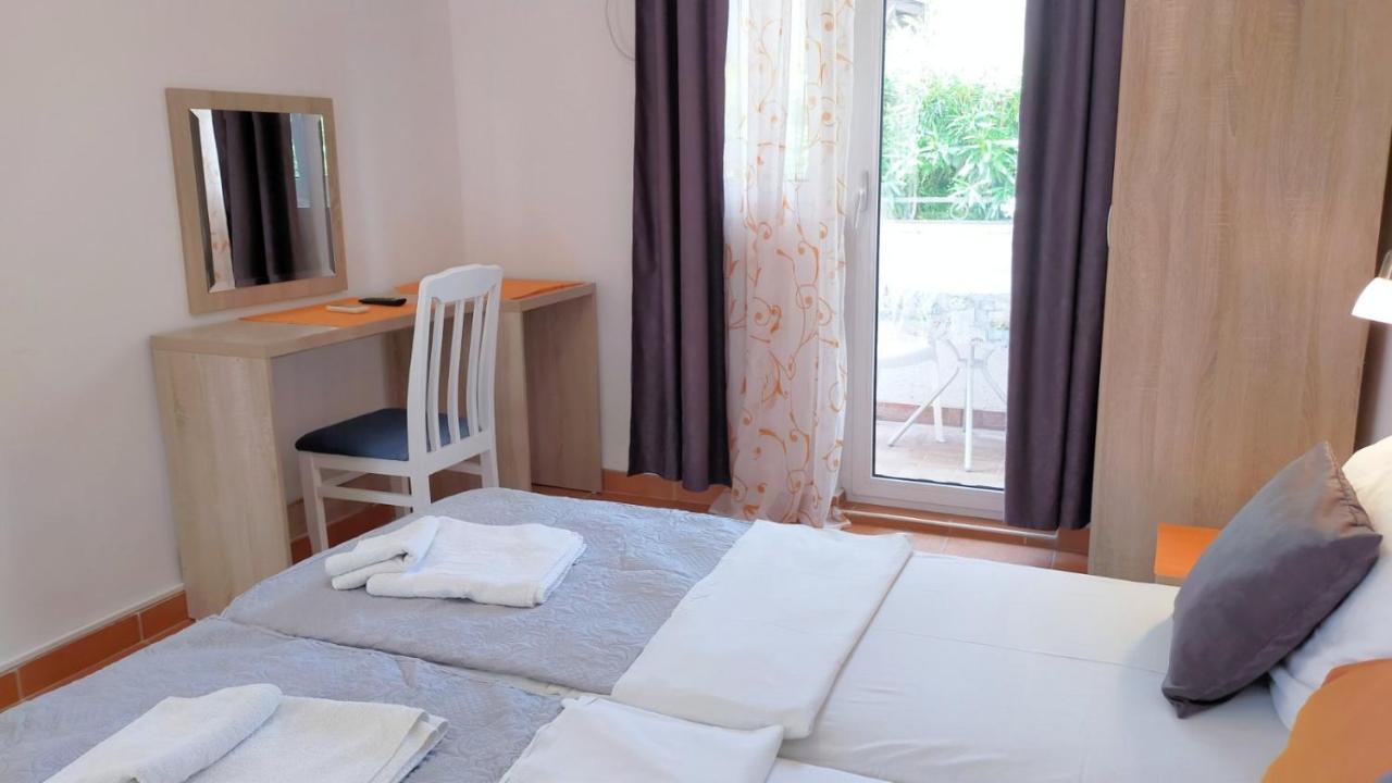 Guesthouse Tri Palme Becici  Exterior photo