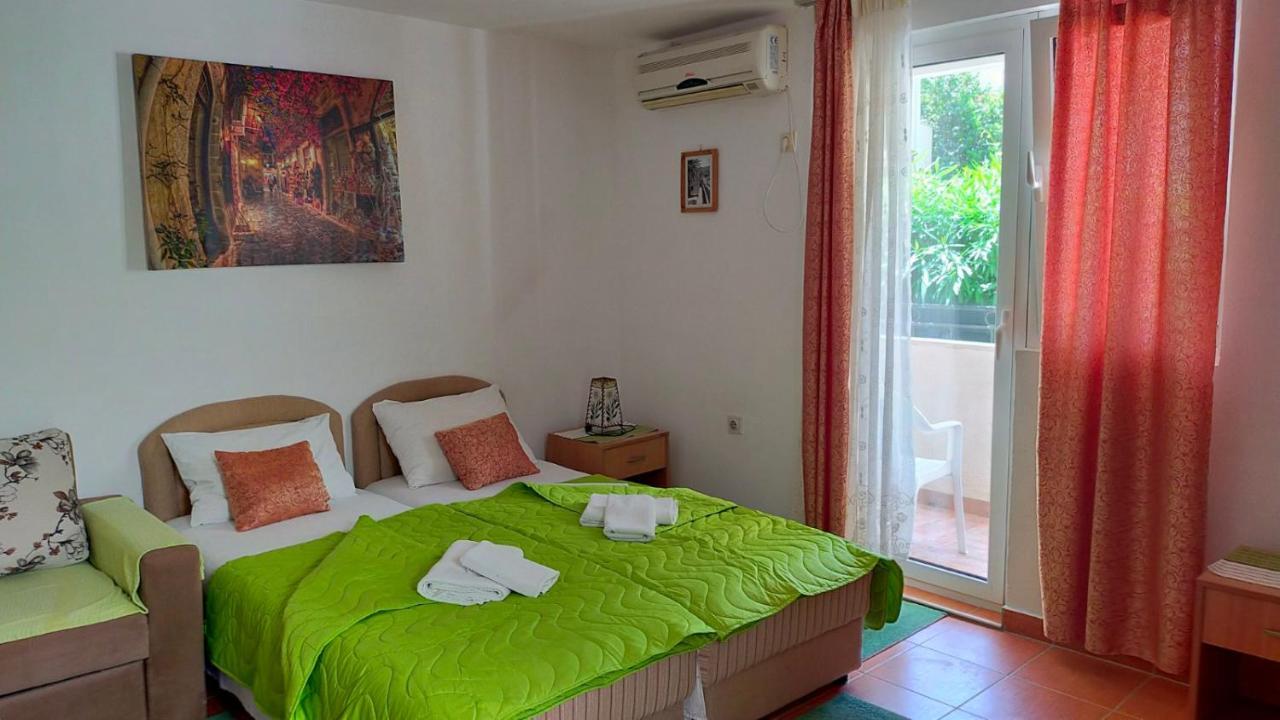 Guesthouse Tri Palme Becici  Exterior photo