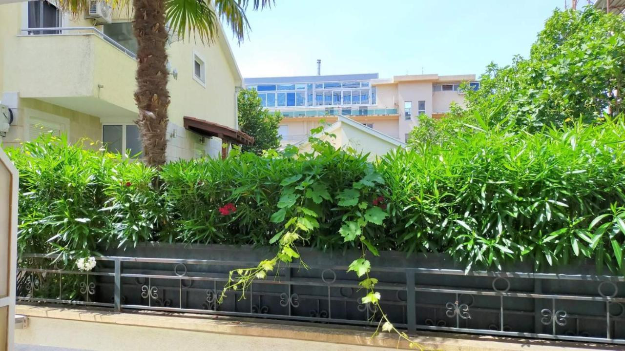 Guesthouse Tri Palme Becici  Exterior photo