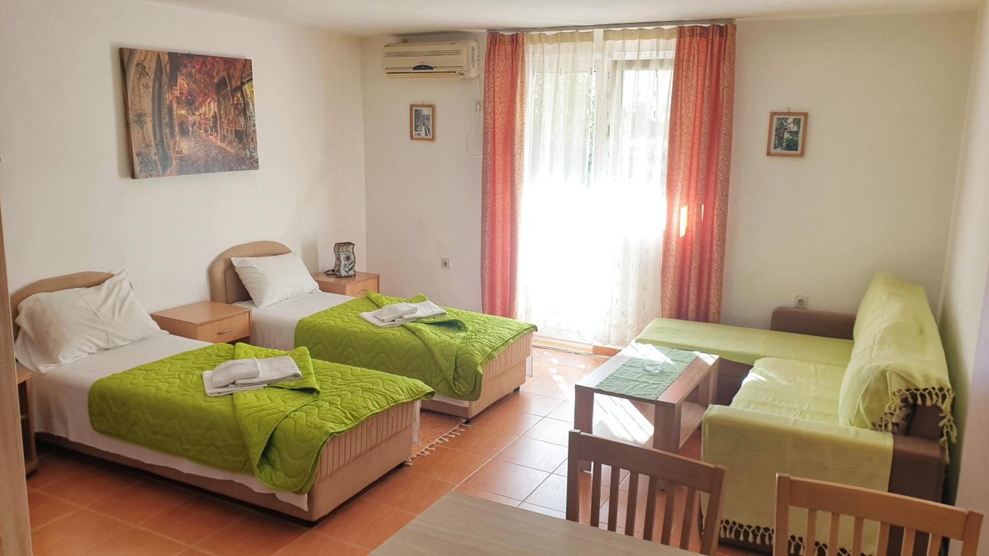 Guesthouse Tri Palme Becici  Exterior photo