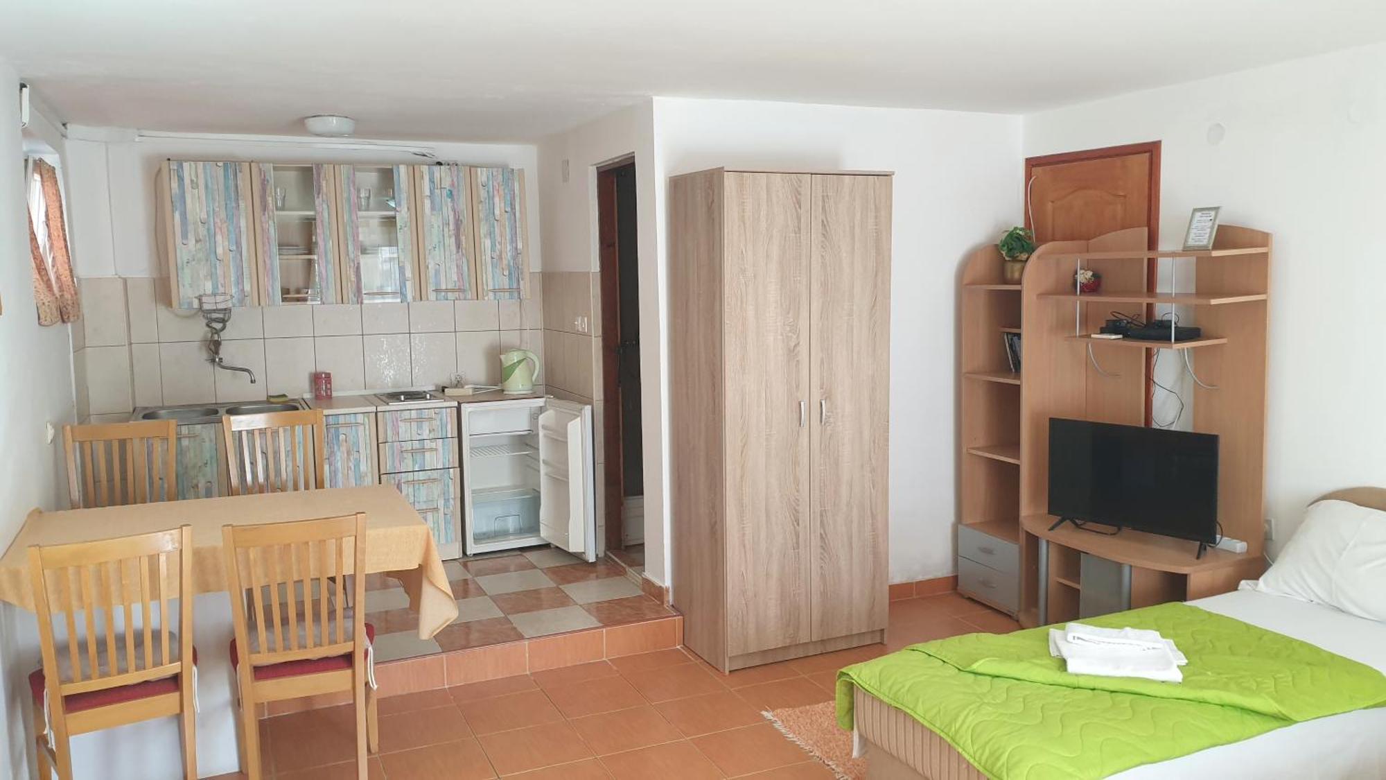 Guesthouse Tri Palme Becici  Exterior photo