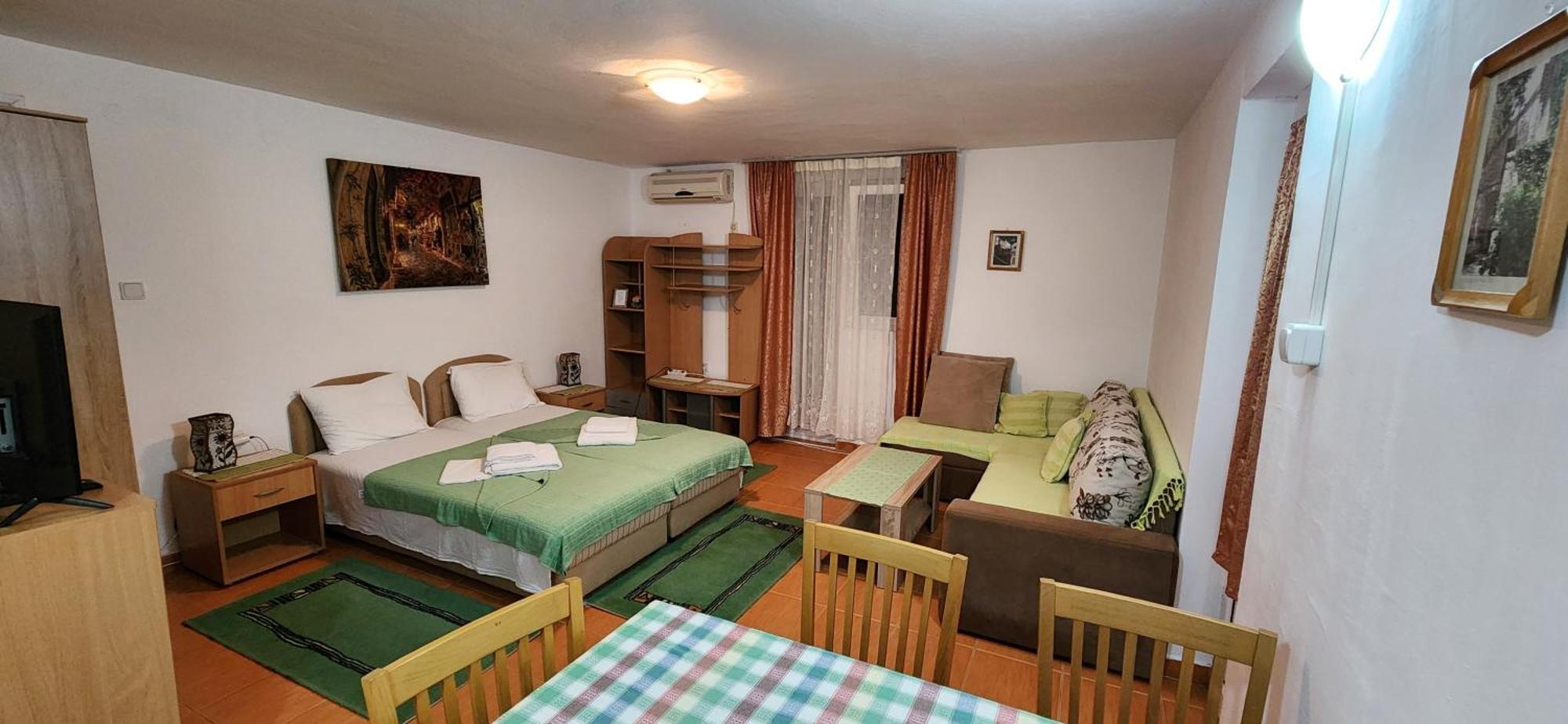 Guesthouse Tri Palme Becici  Exterior photo