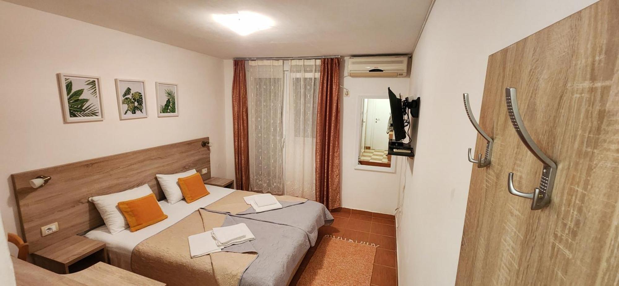 Guesthouse Tri Palme Becici  Exterior photo