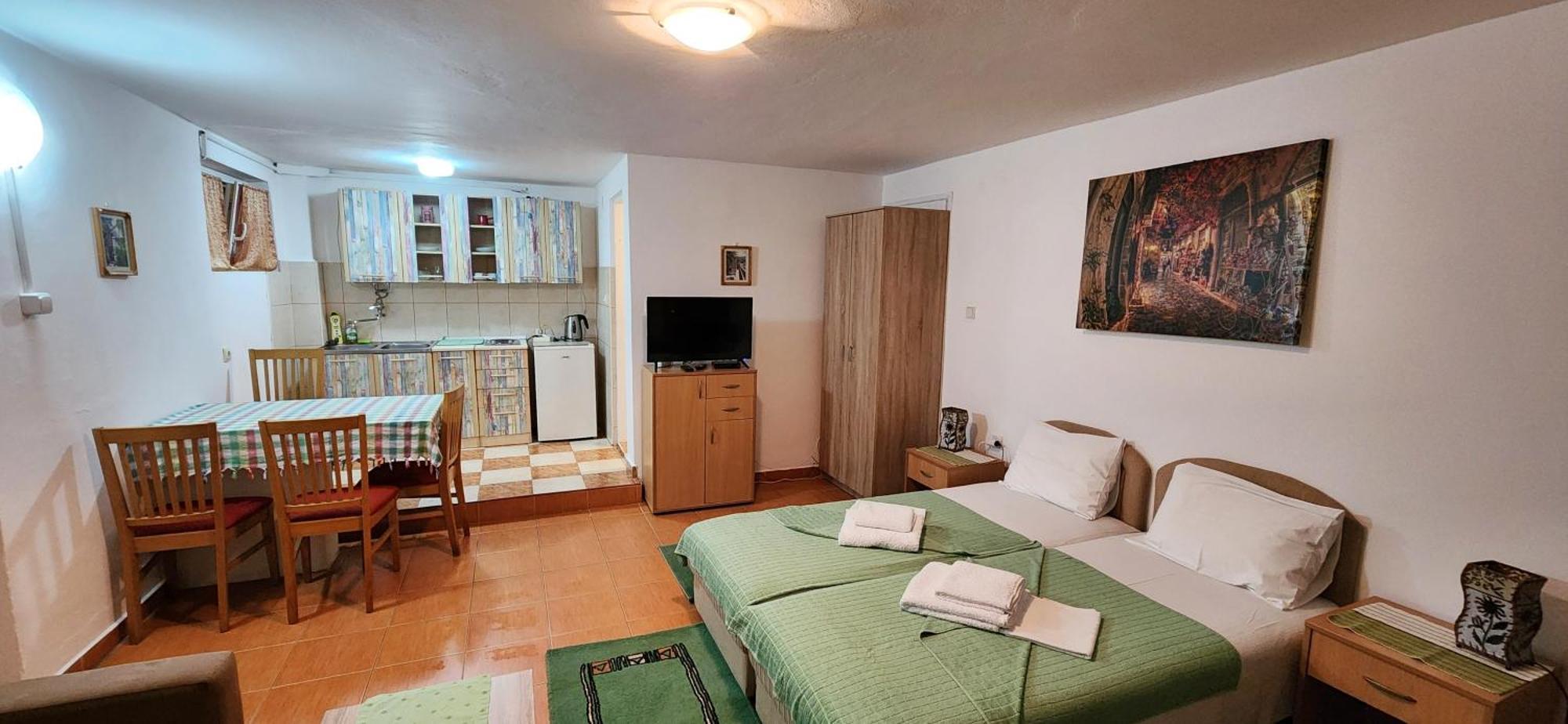 Guesthouse Tri Palme Becici  Exterior photo