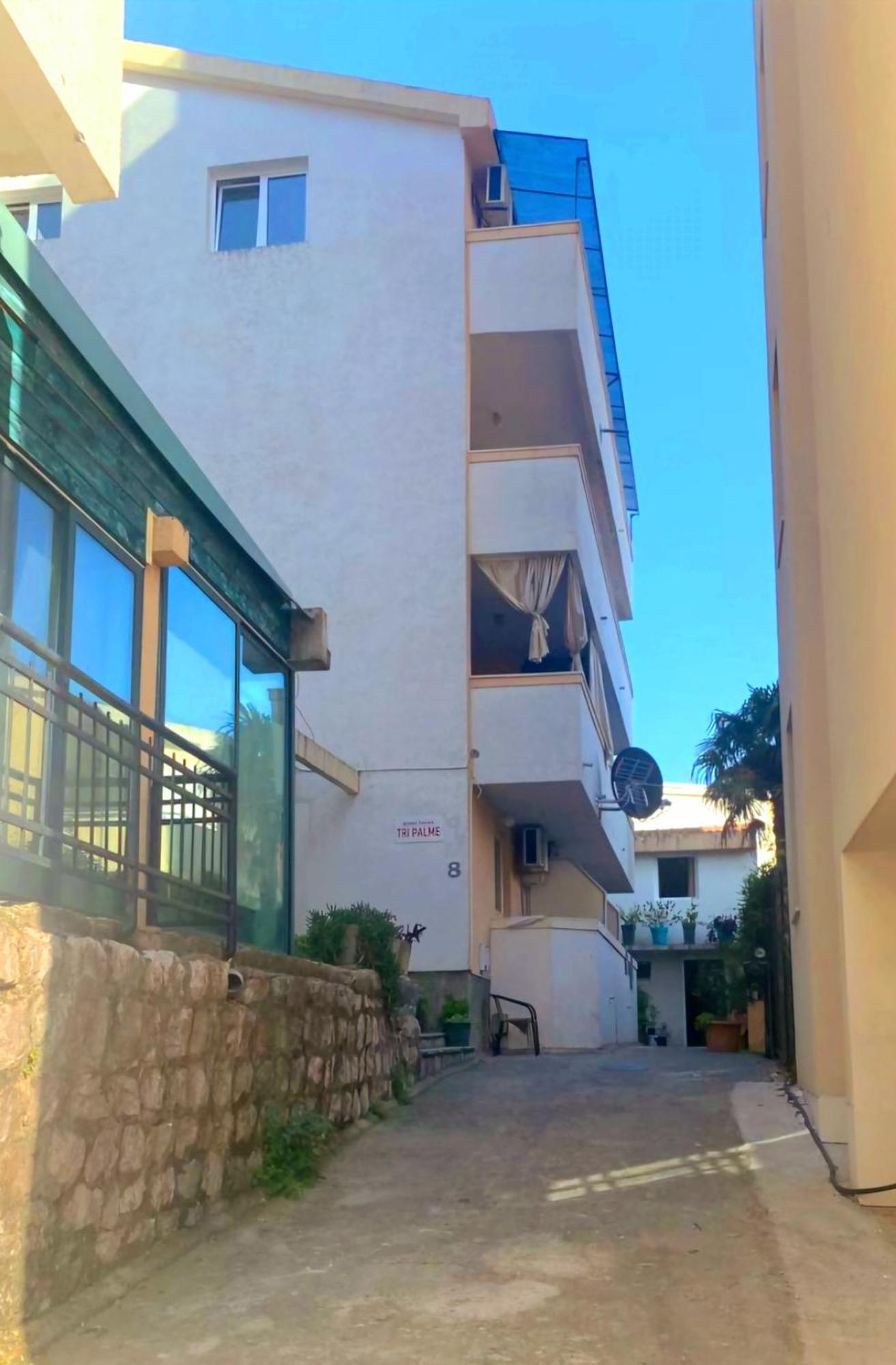 Guesthouse Tri Palme Becici  Exterior photo