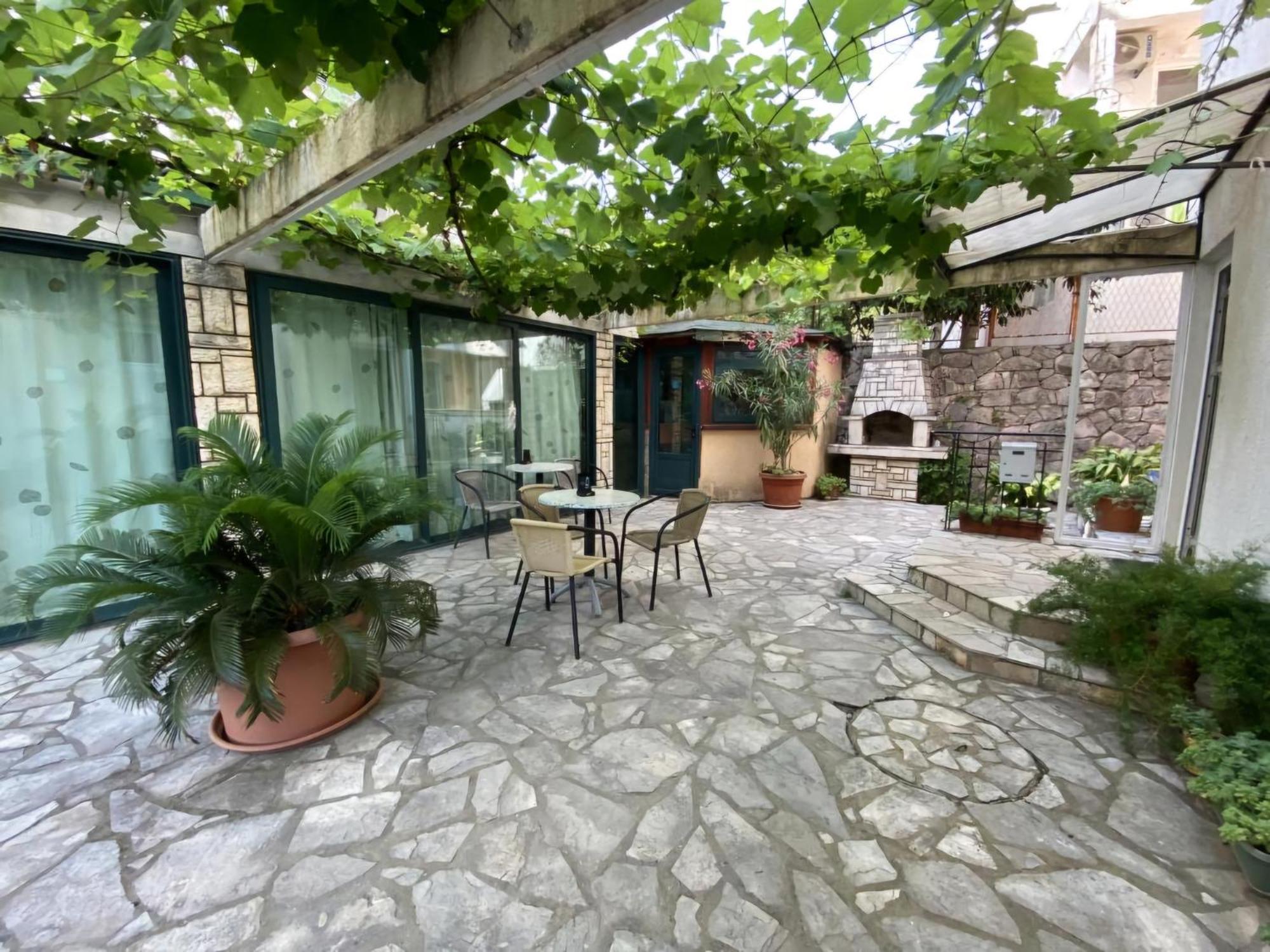Guesthouse Tri Palme Becici  Exterior photo